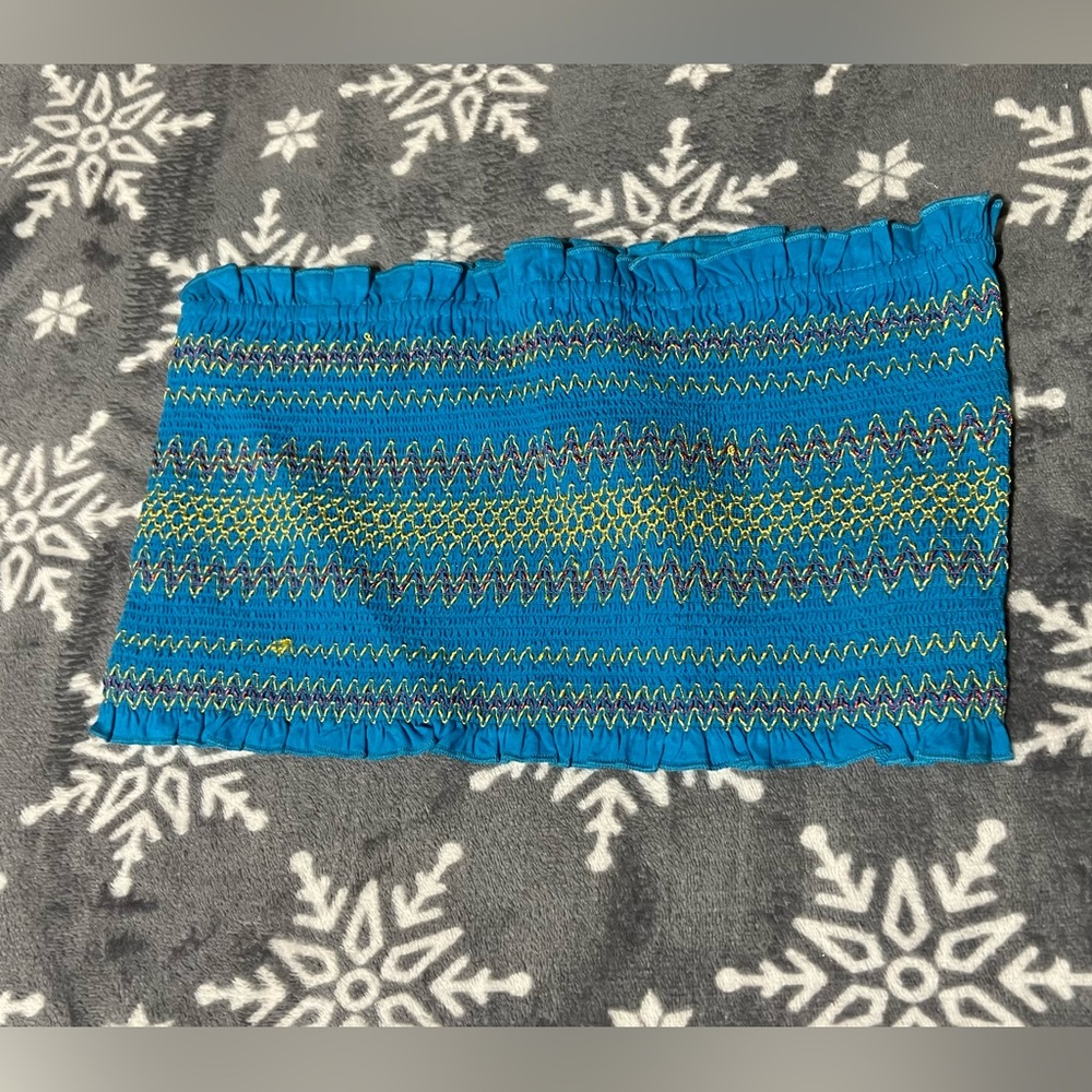 Sewed design sleeveless crop top